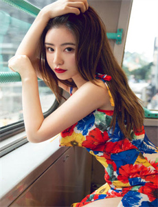 双腿被绑成M型调教PLAY照片-靴子踩踏