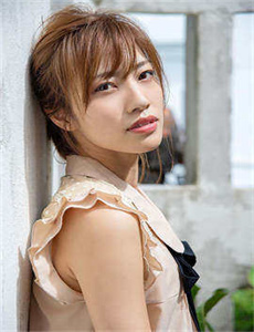 胡月儿-亲切的金子打扑克的视频